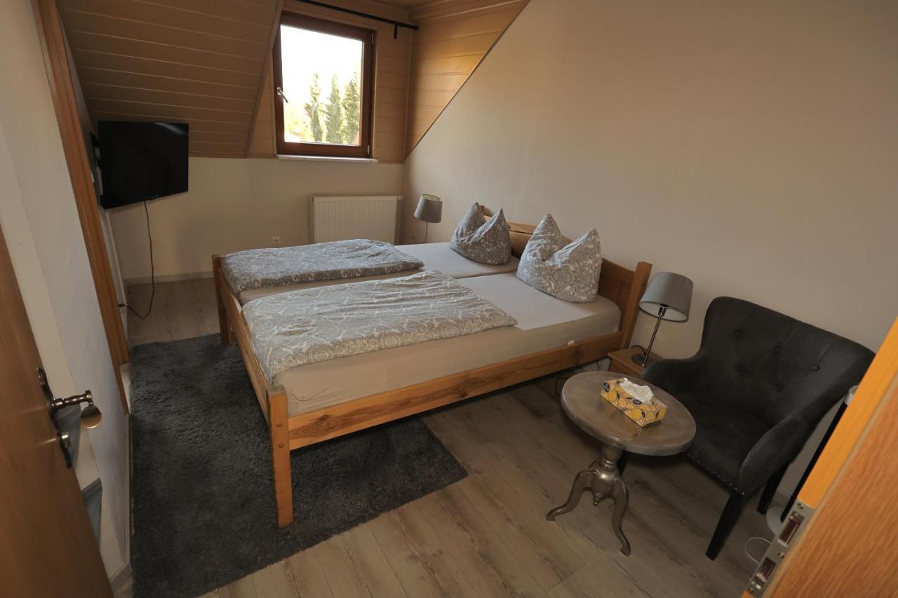 Harthausen  Pension Zum Paradies מראה חיצוני תמונה