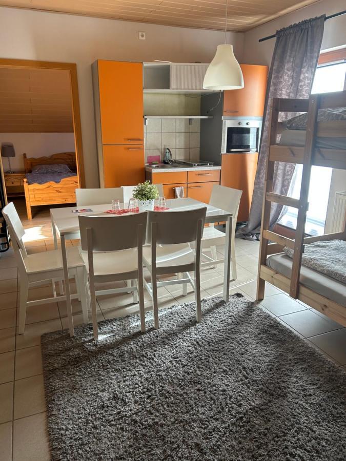 Harthausen  Pension Zum Paradies מראה חיצוני תמונה
